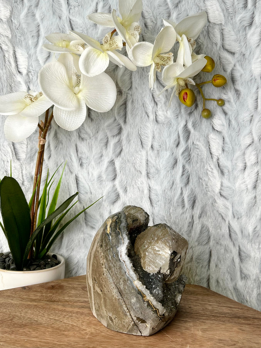 Large Uruguayan Cut base with Large Calcites