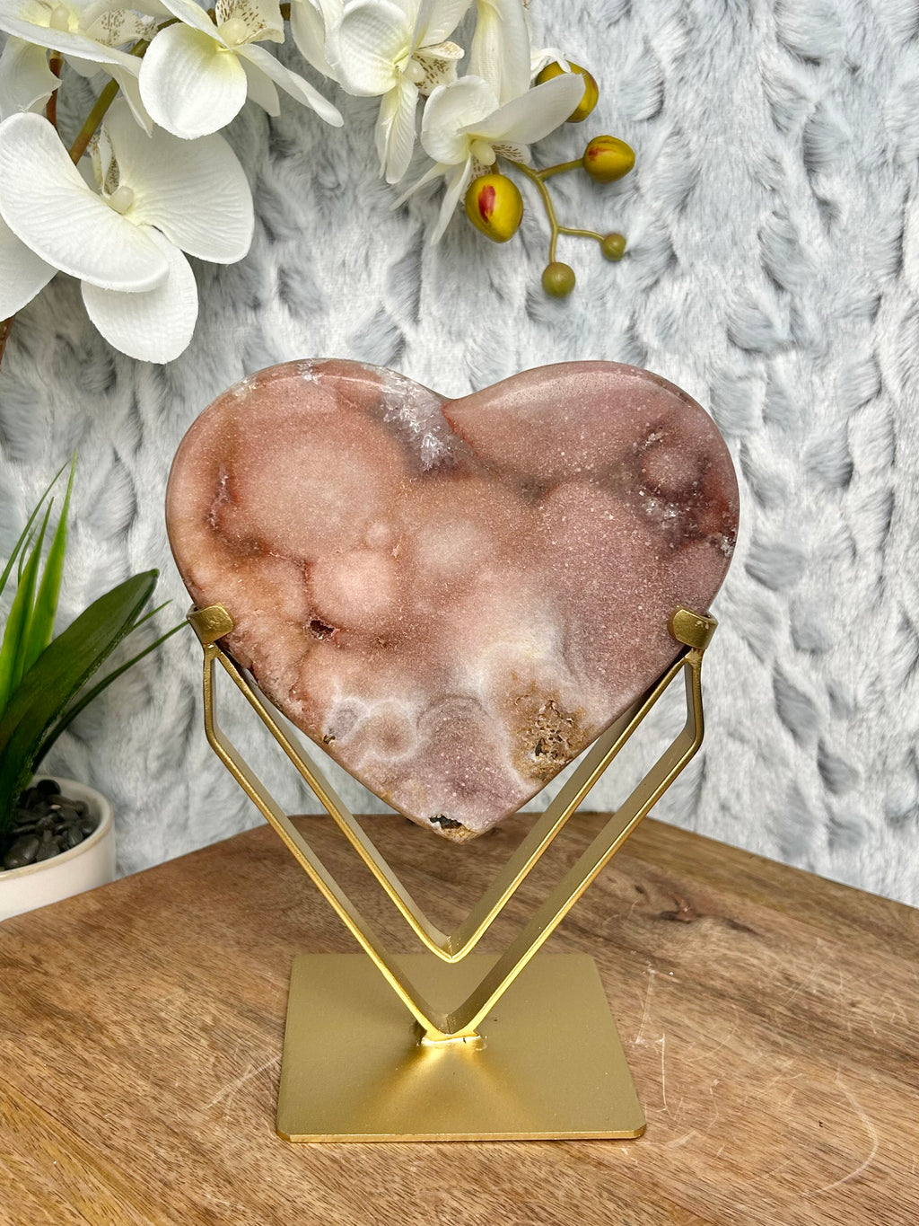 HQ Pink Amethyst Heart on Stand