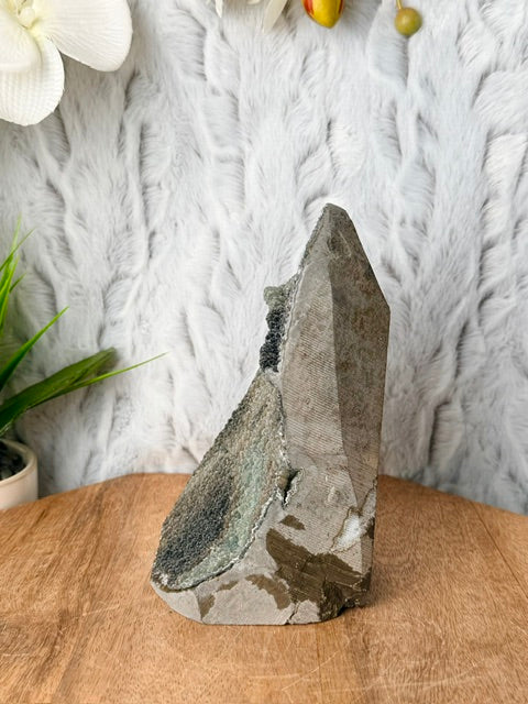 Large Chalcedony Cut Base